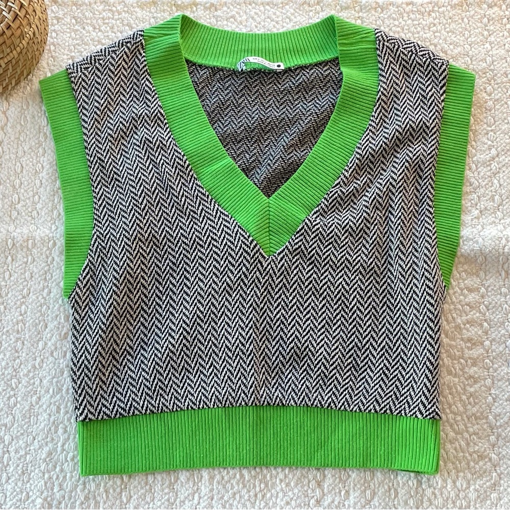 ZARA Cropped Sweater Vest s kelly green gingham tweed sweater sleeve less